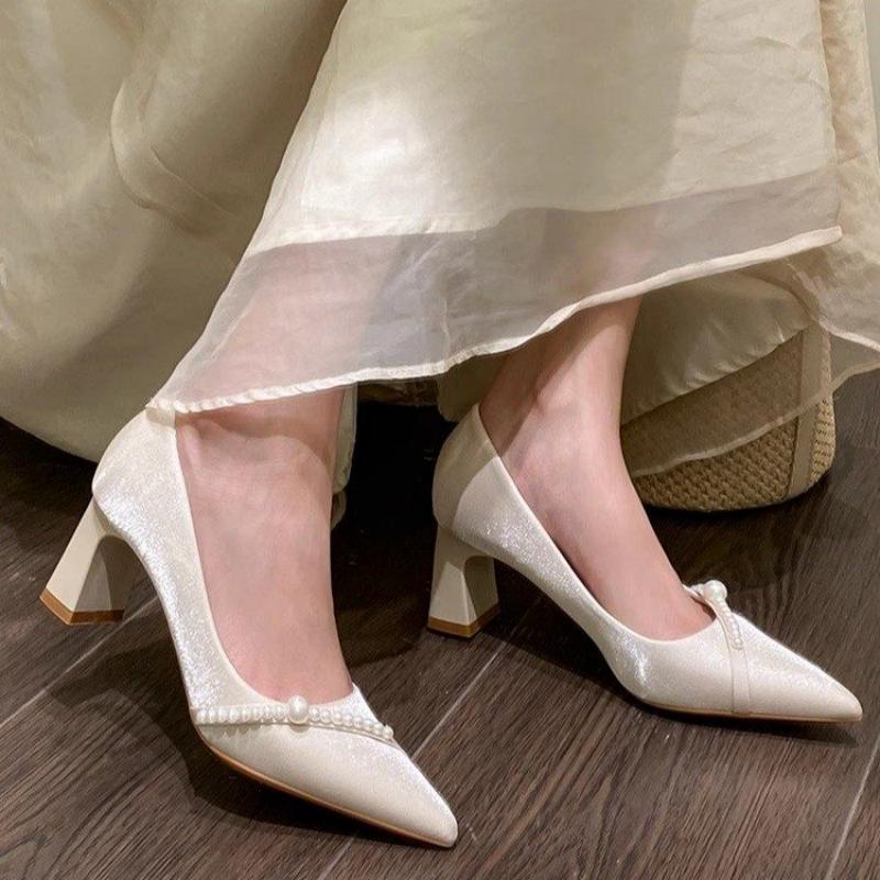 Slip Dress Satin - Elegante pumps met parelversiering, spitse neus